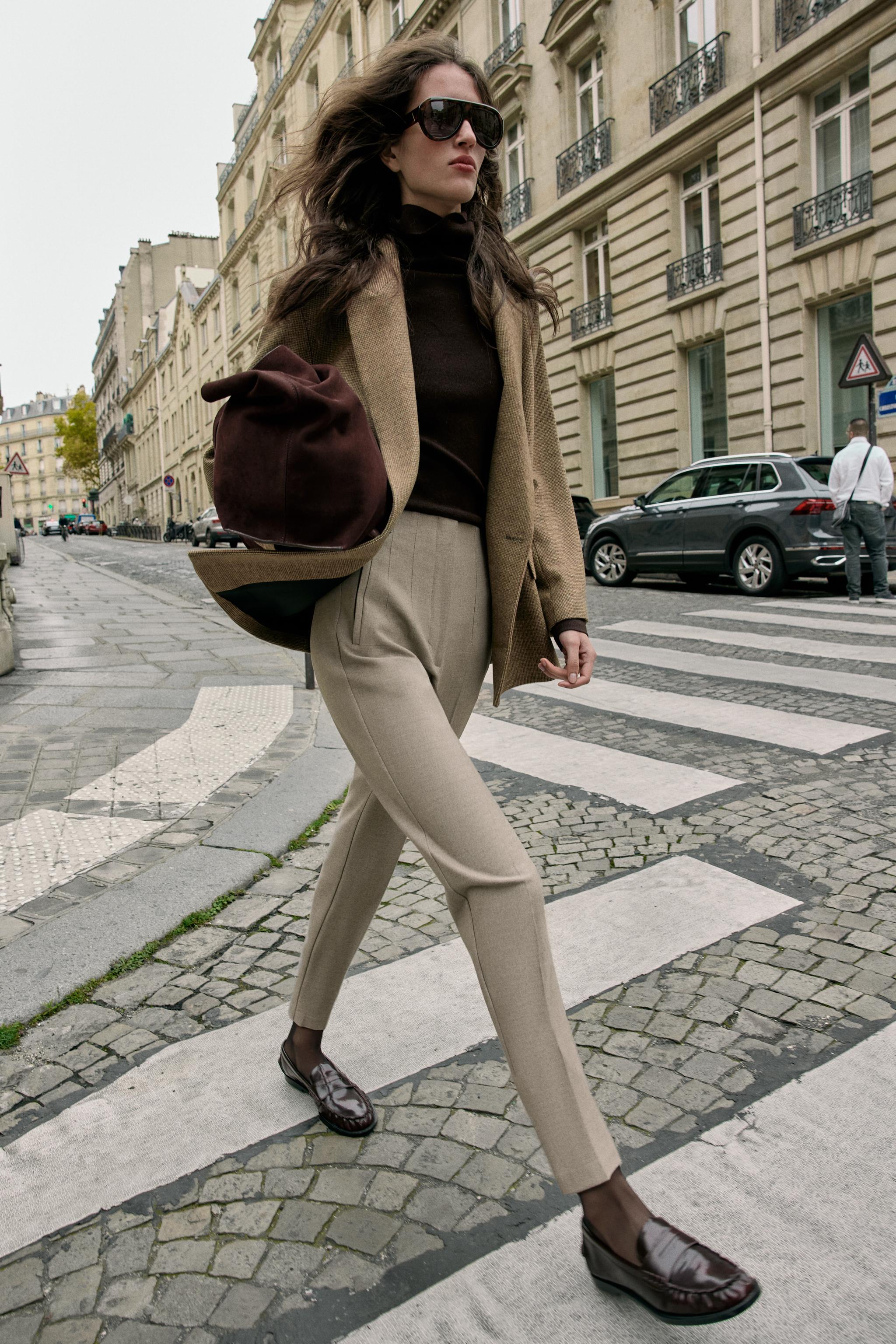 PANTS WITH A HIGH WAIST